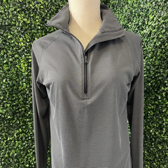 Under Armour Tops - Under Armour Women’s Shirt